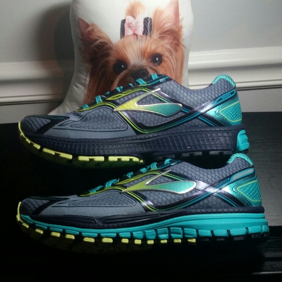 Brooks Shoes - Brooks Ghost 8 GTX size 9 NEW